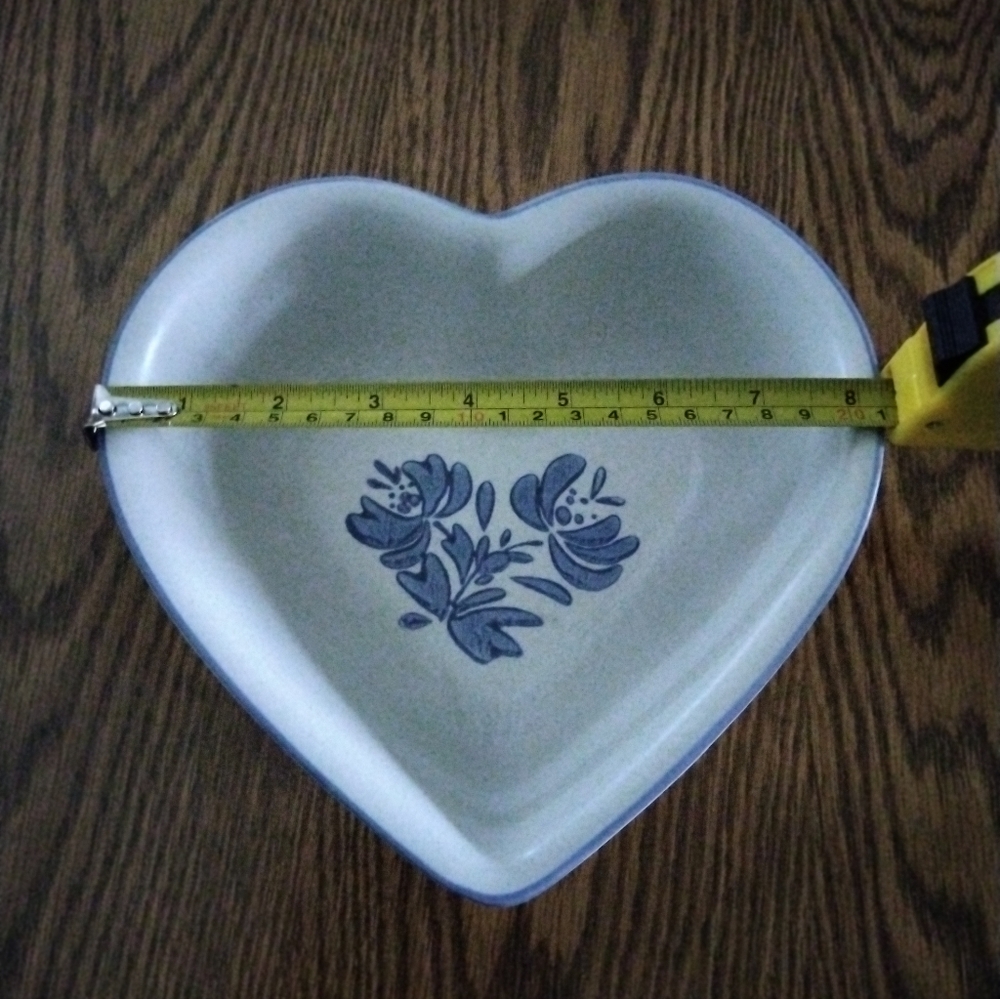 Vintage Pfaltzgraff Heart Shaped Serving Bowl  Yorktowne Pattern - Picture 6 of 11